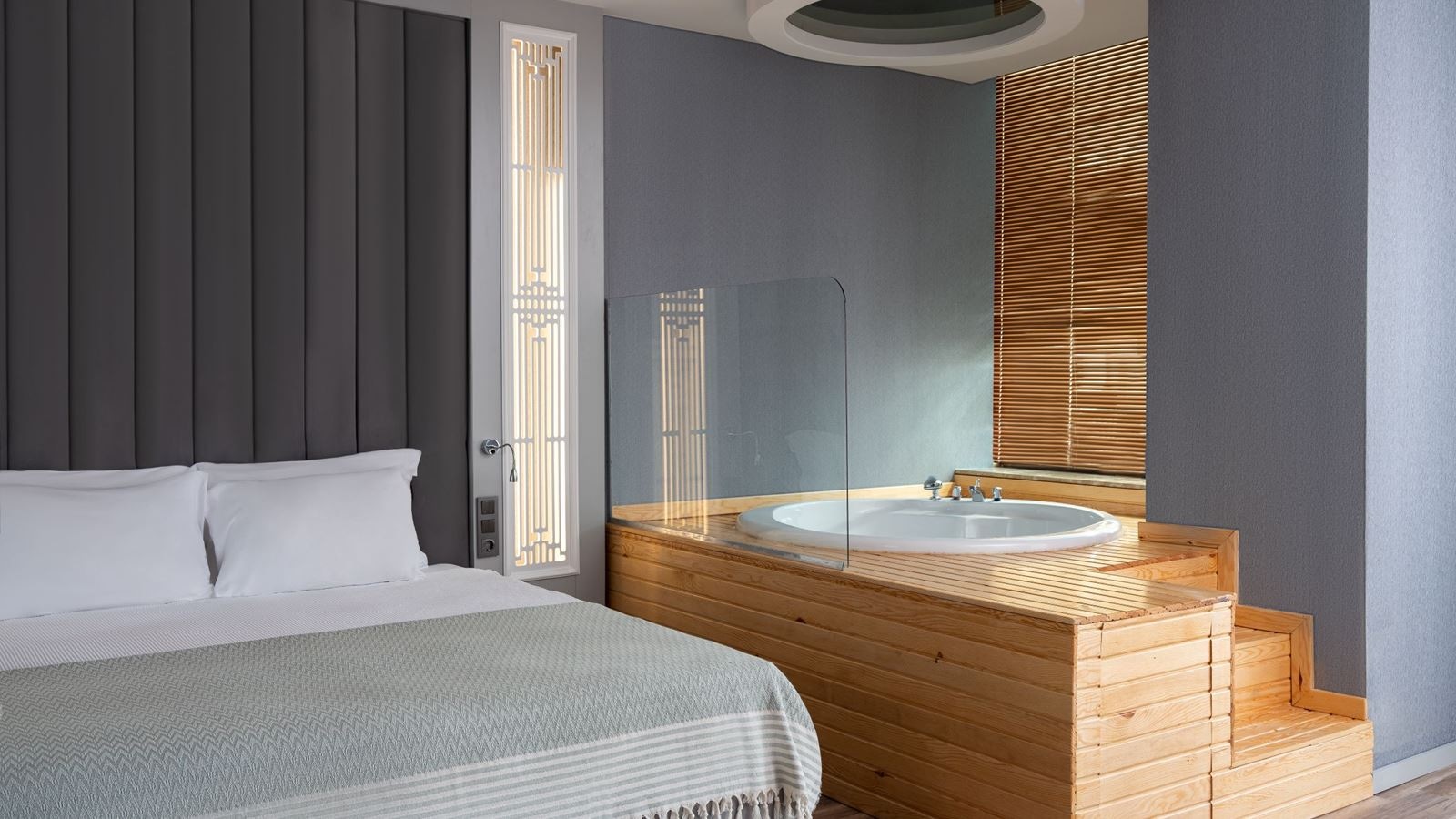 rooms-junior-suite-land-view--jacuzzi