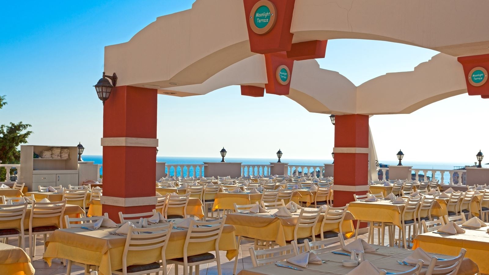 restaurants-moonlight-restaurant