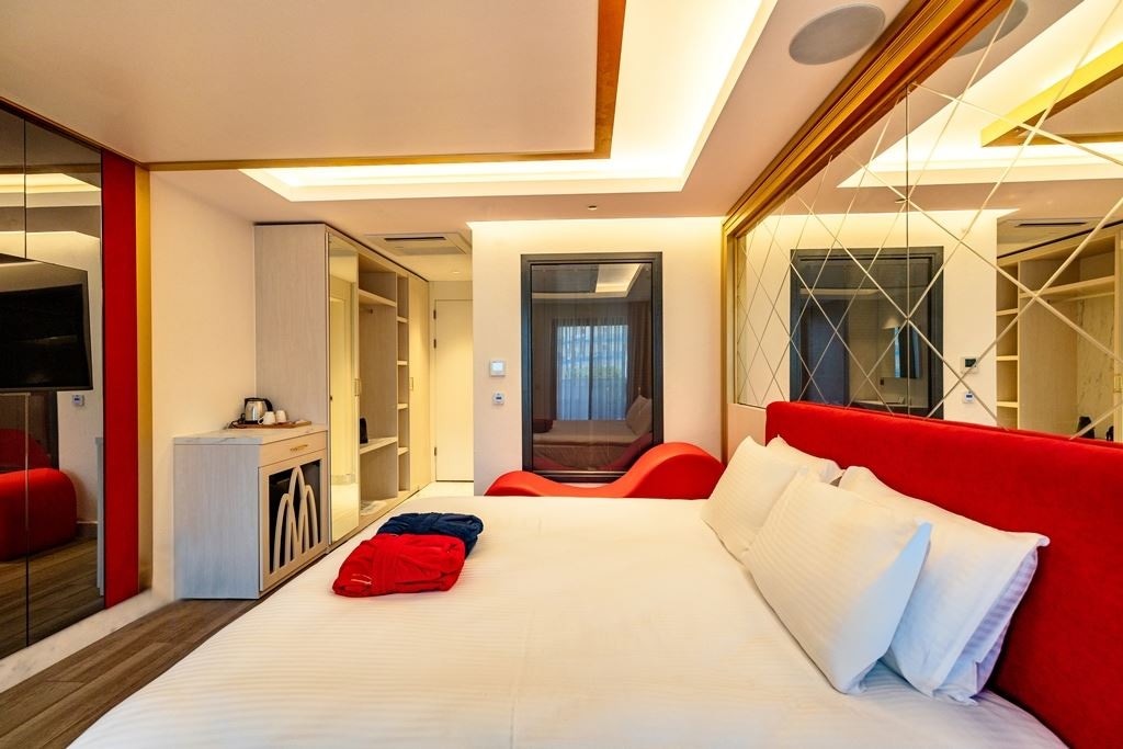 rooms-standard-partial-sea-view-room