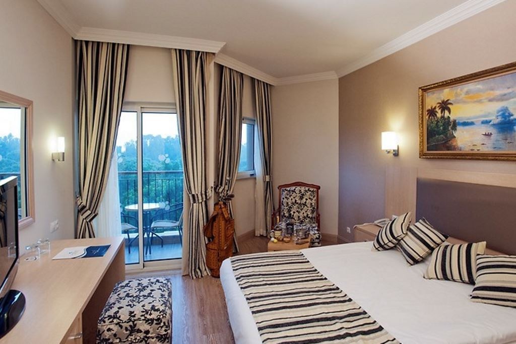 rooms-standard-room-land-view