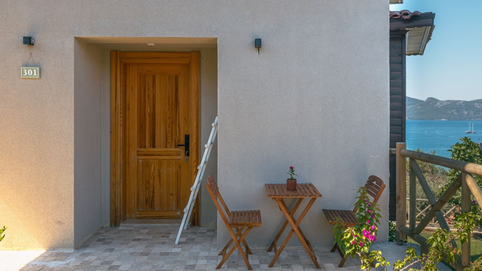 rooms-loft-room-with-bathtub