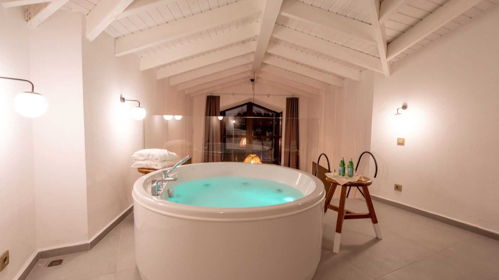 rooms-loft-room-with-jacuzzi