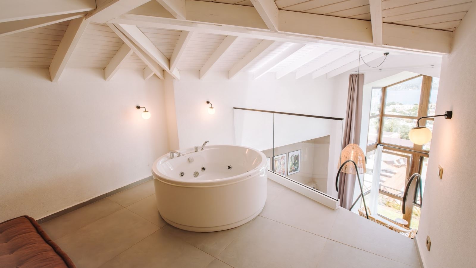 rooms-loft-room-with-jacuzzi