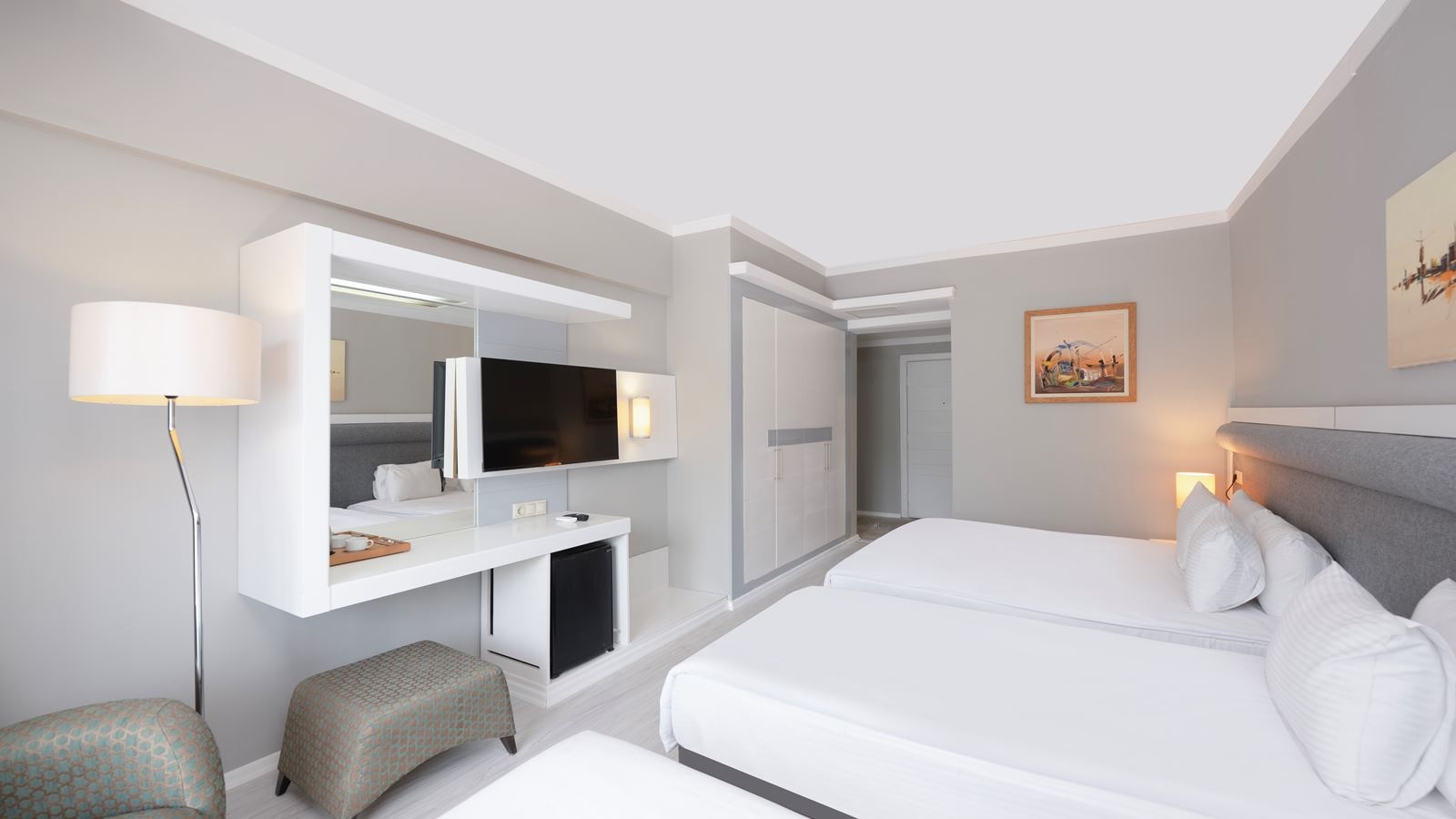 rooms-grand-superior-room-mountain-view