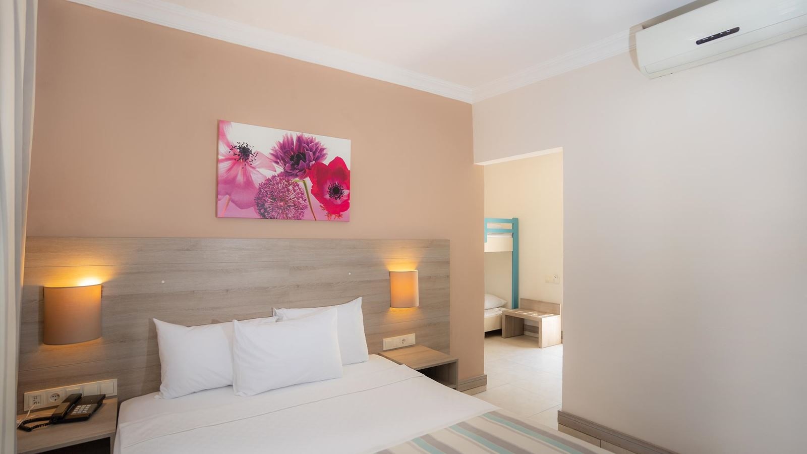 rooms-club-junior-family-room-with-bunkbed