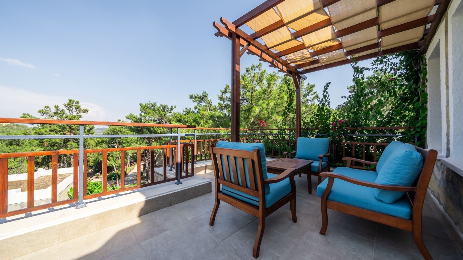 rooms-club-family-room