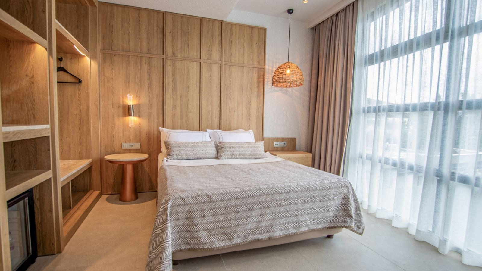 rooms-main-building-family-room