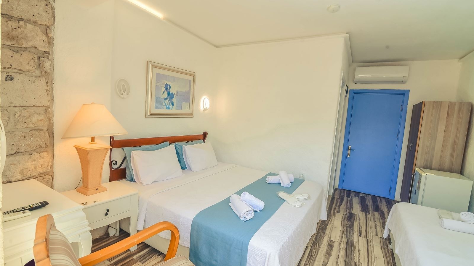 rooms-superior-uc-kisilik-oda-havuz-ve-bahce-manzarali