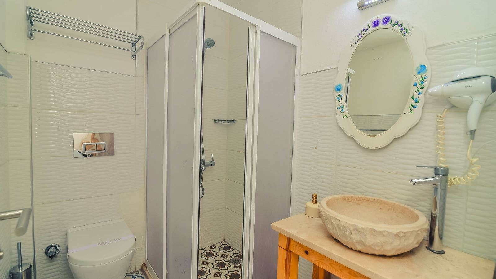 rooms-superior-uc-kisilik-oda-havuz-ve-bahce-manzarali