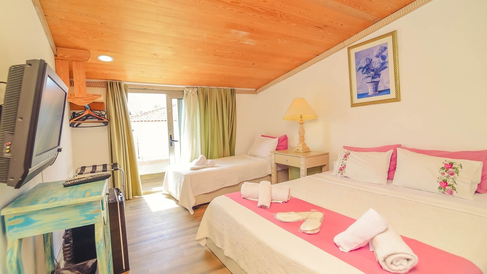 rooms-comfort-oda-dag-veya-havuz-manzarali-balkonlu