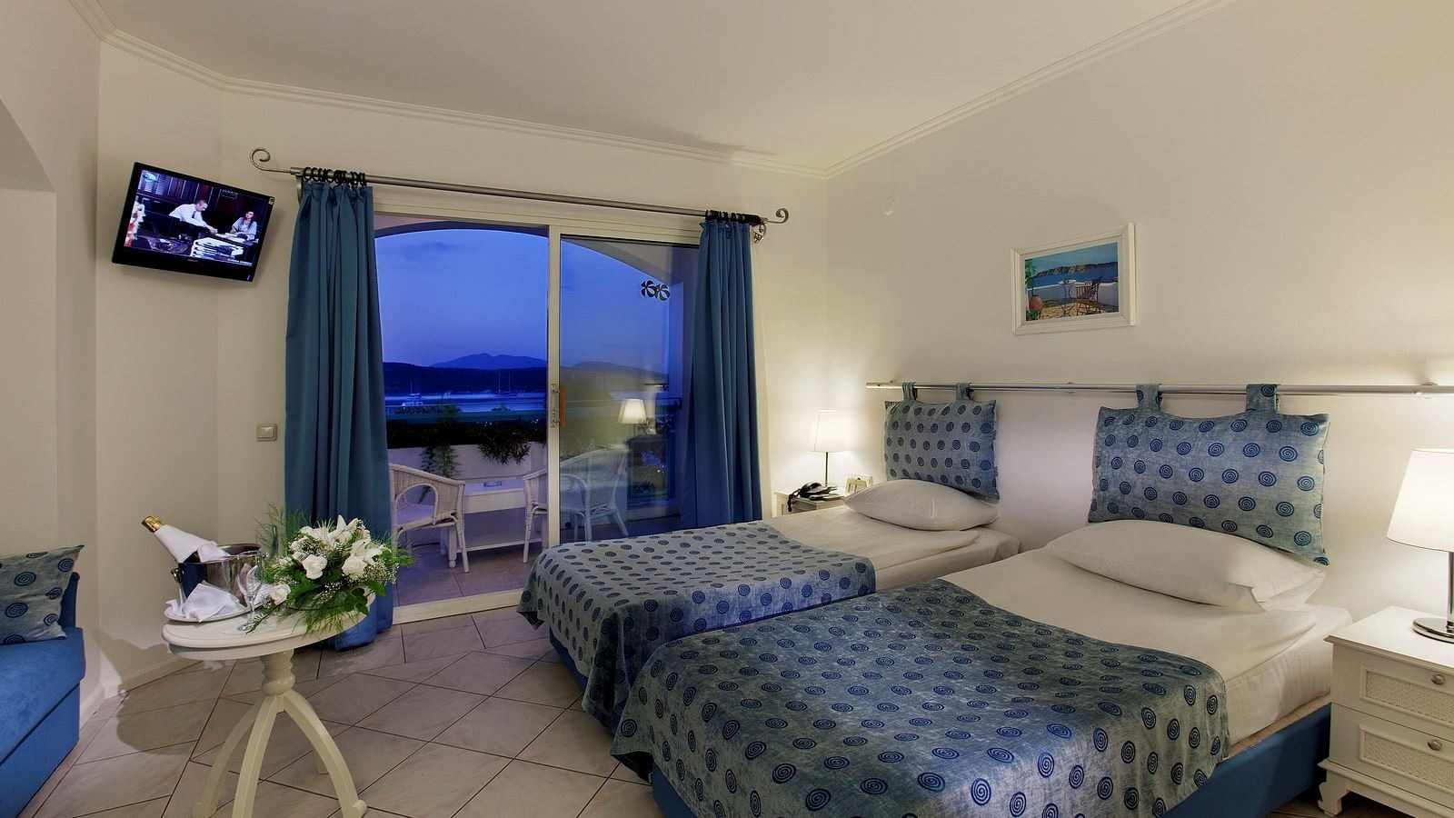 rooms-relaxe-room-land-view-balcony-or-terrace