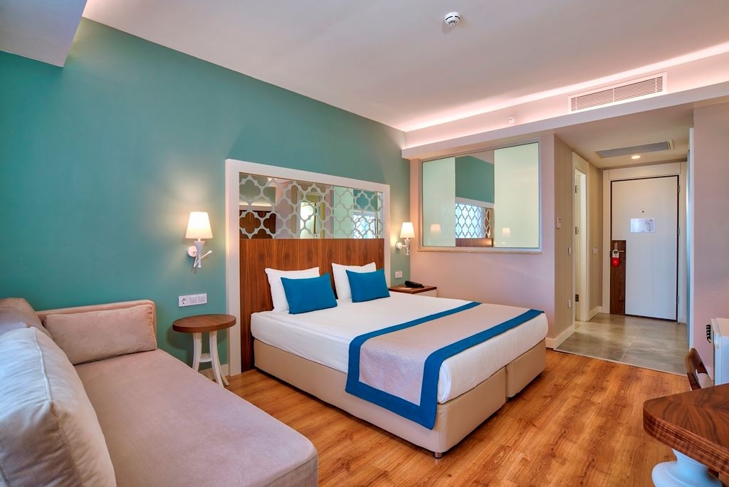 rooms-standart-room-with-poolview