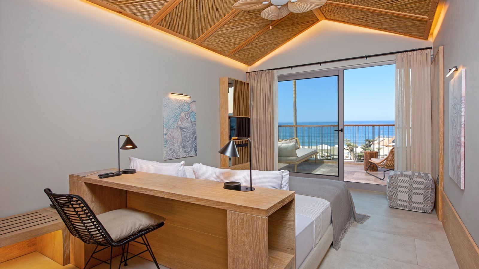 rooms-delux-sea-view-room