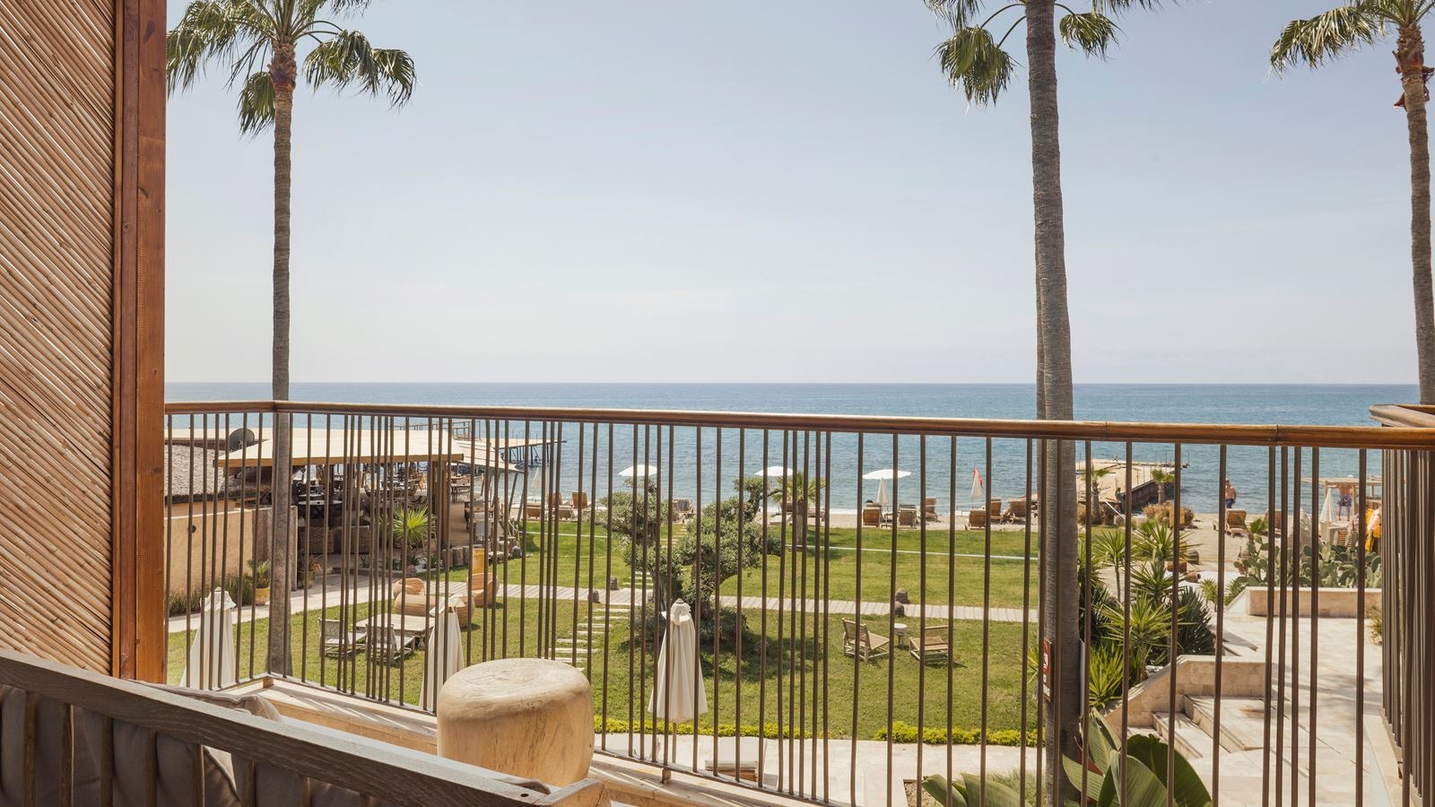 rooms-delux-sea-view-room