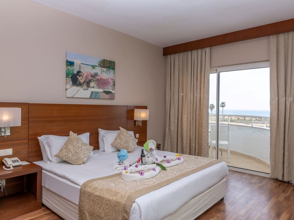rooms-standard-room-sea-view-with-balcony