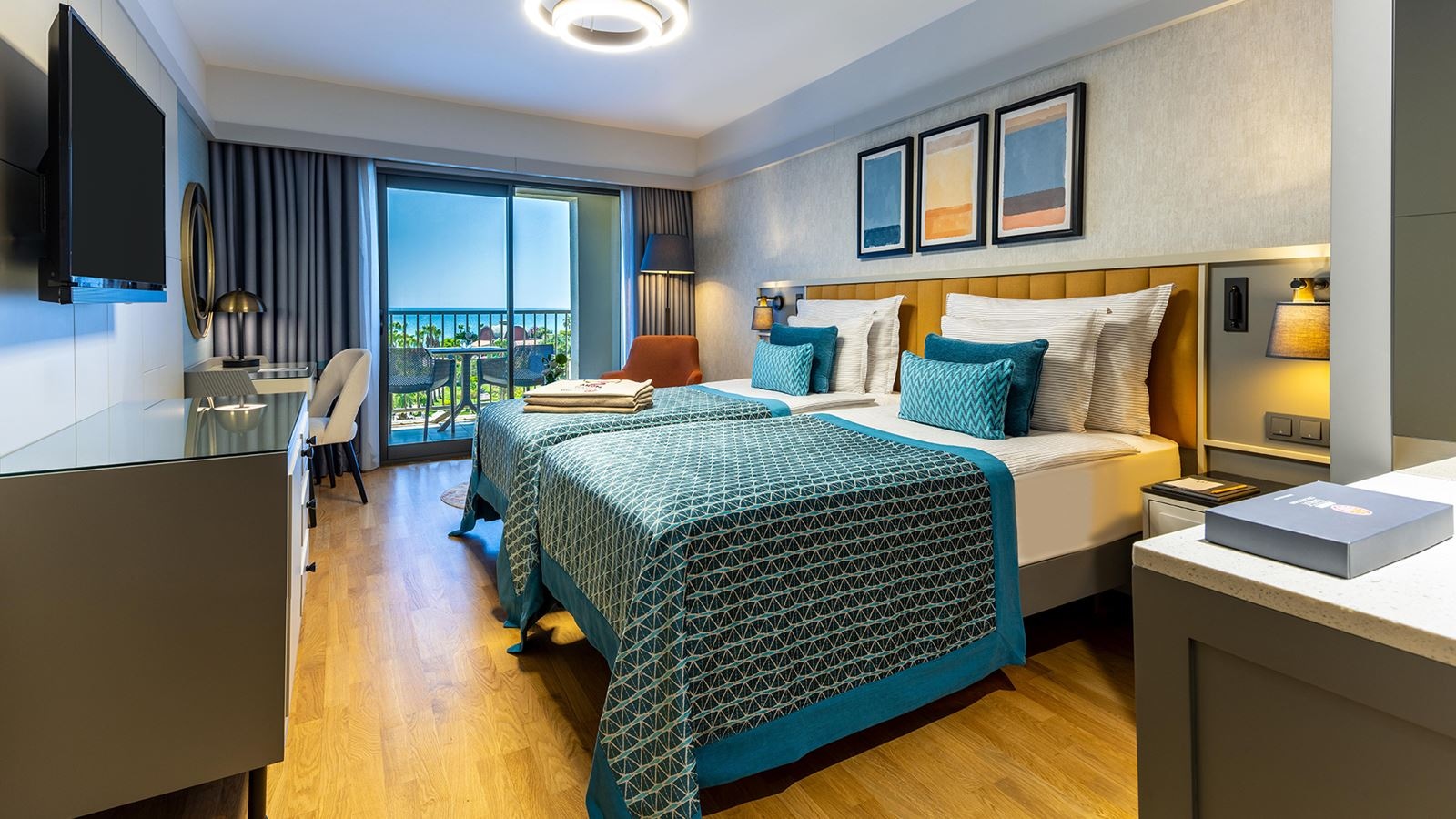 rooms-deluxe-room-direct-sea-view