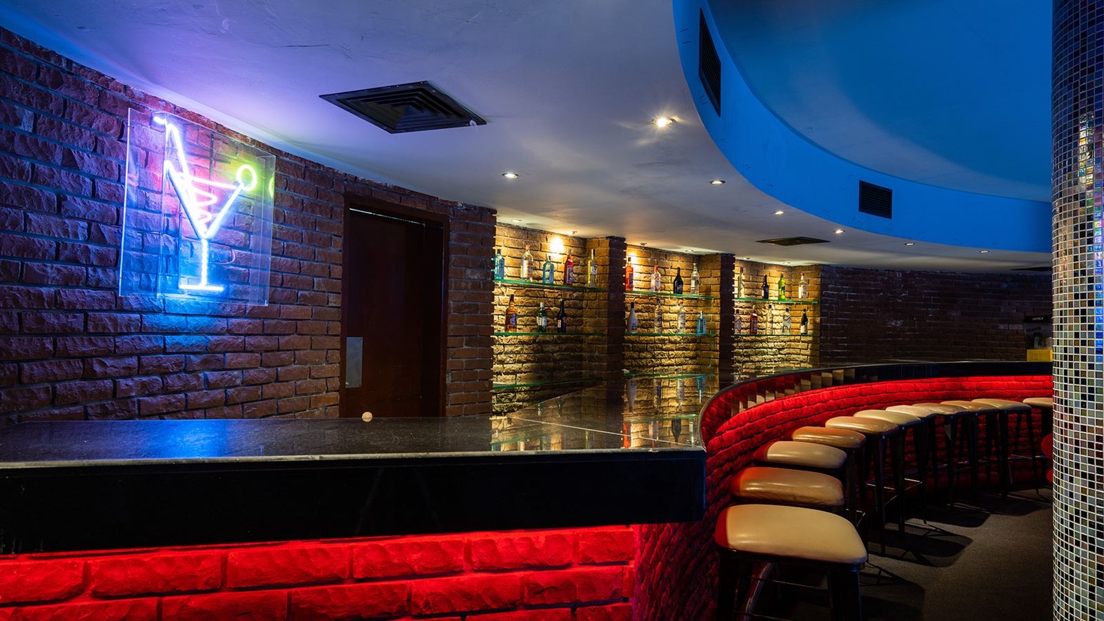 bars-gazania-disco-bar