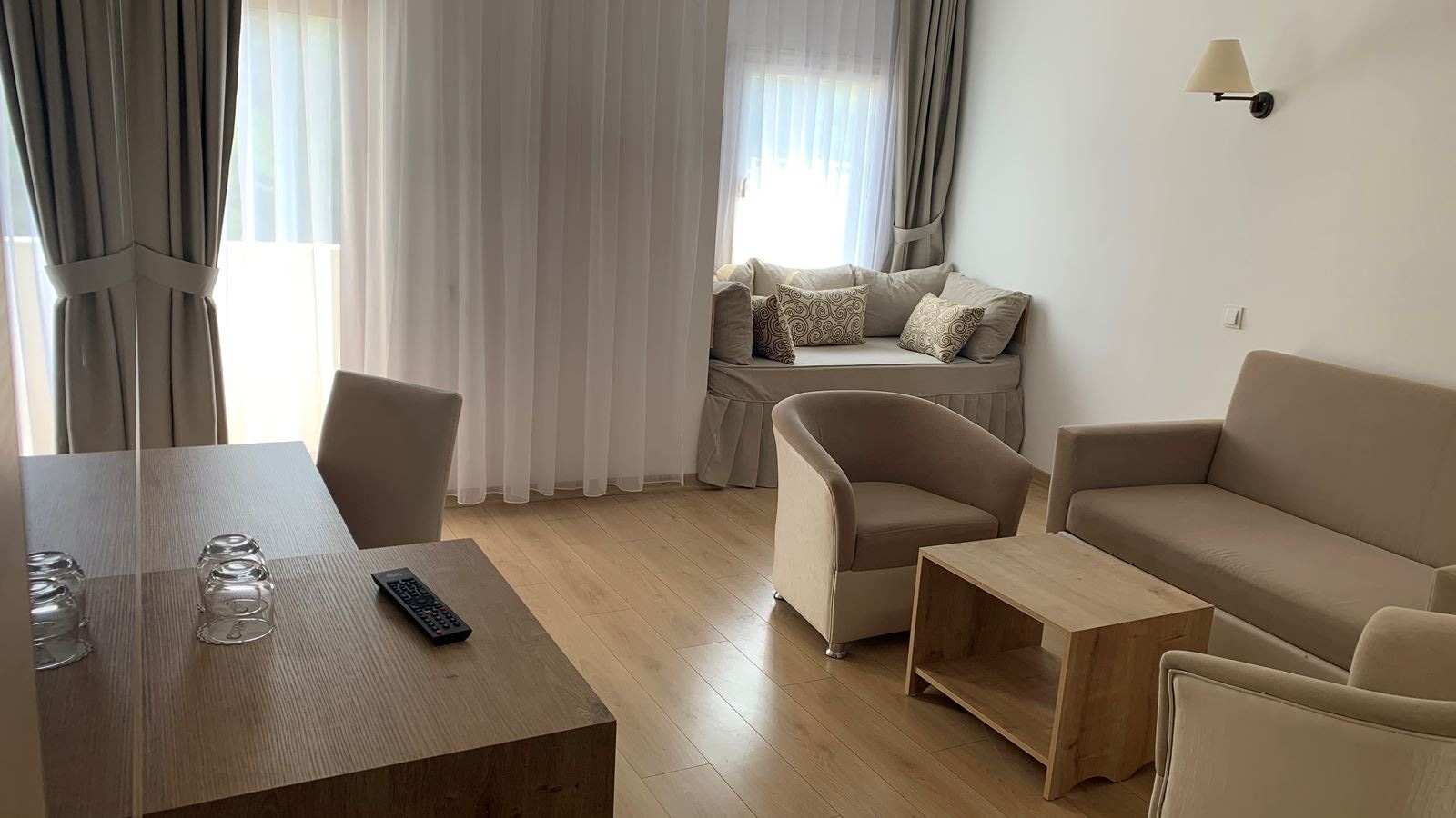 rooms-family-room-pool-side-connecting-2-rooms