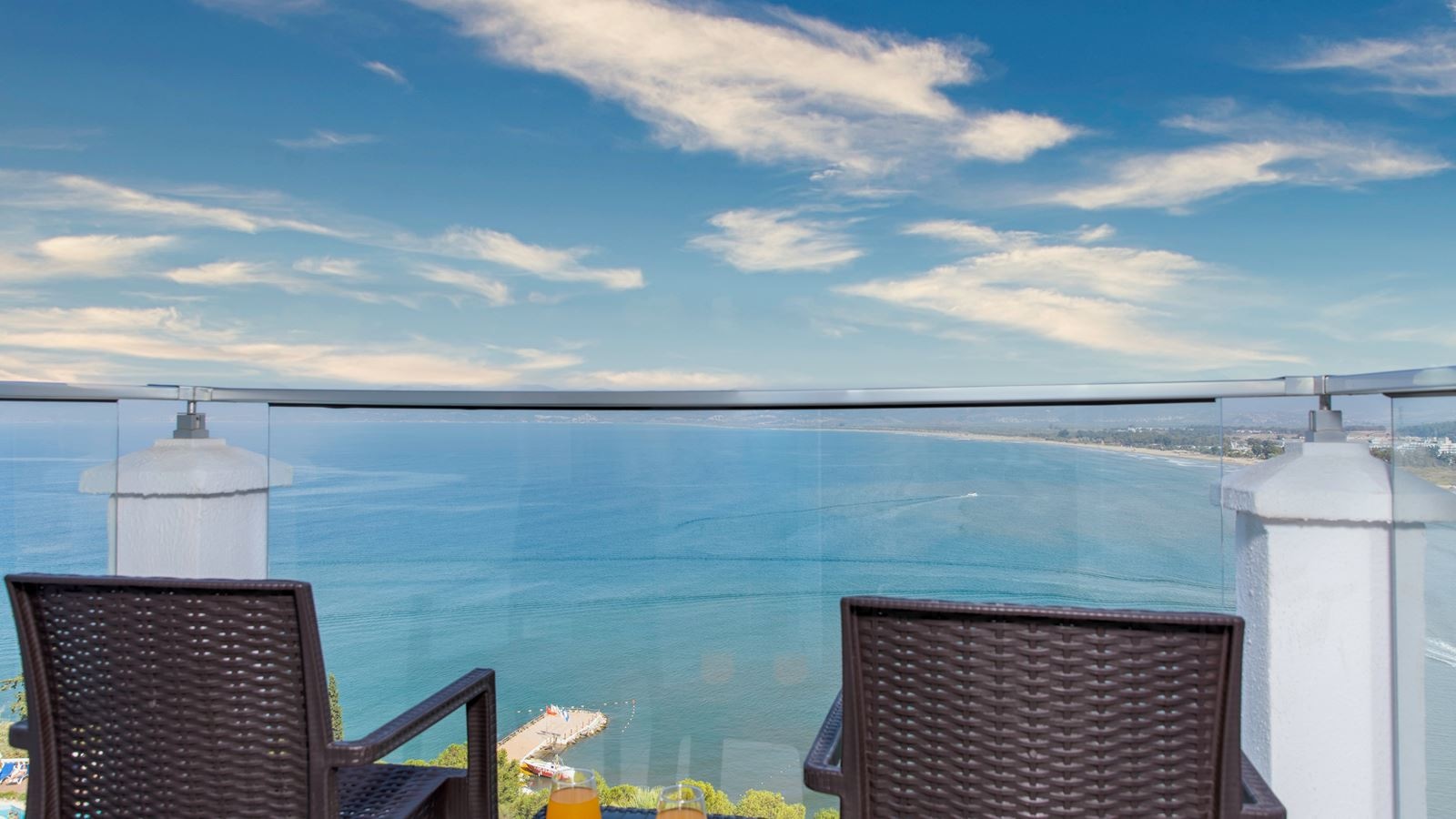 rooms-mainbuilding-superior-room-seaview