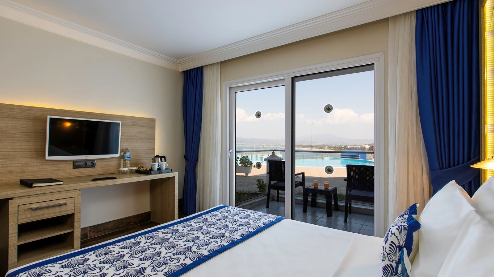 rooms-mainbuilding-superior-room-seaview