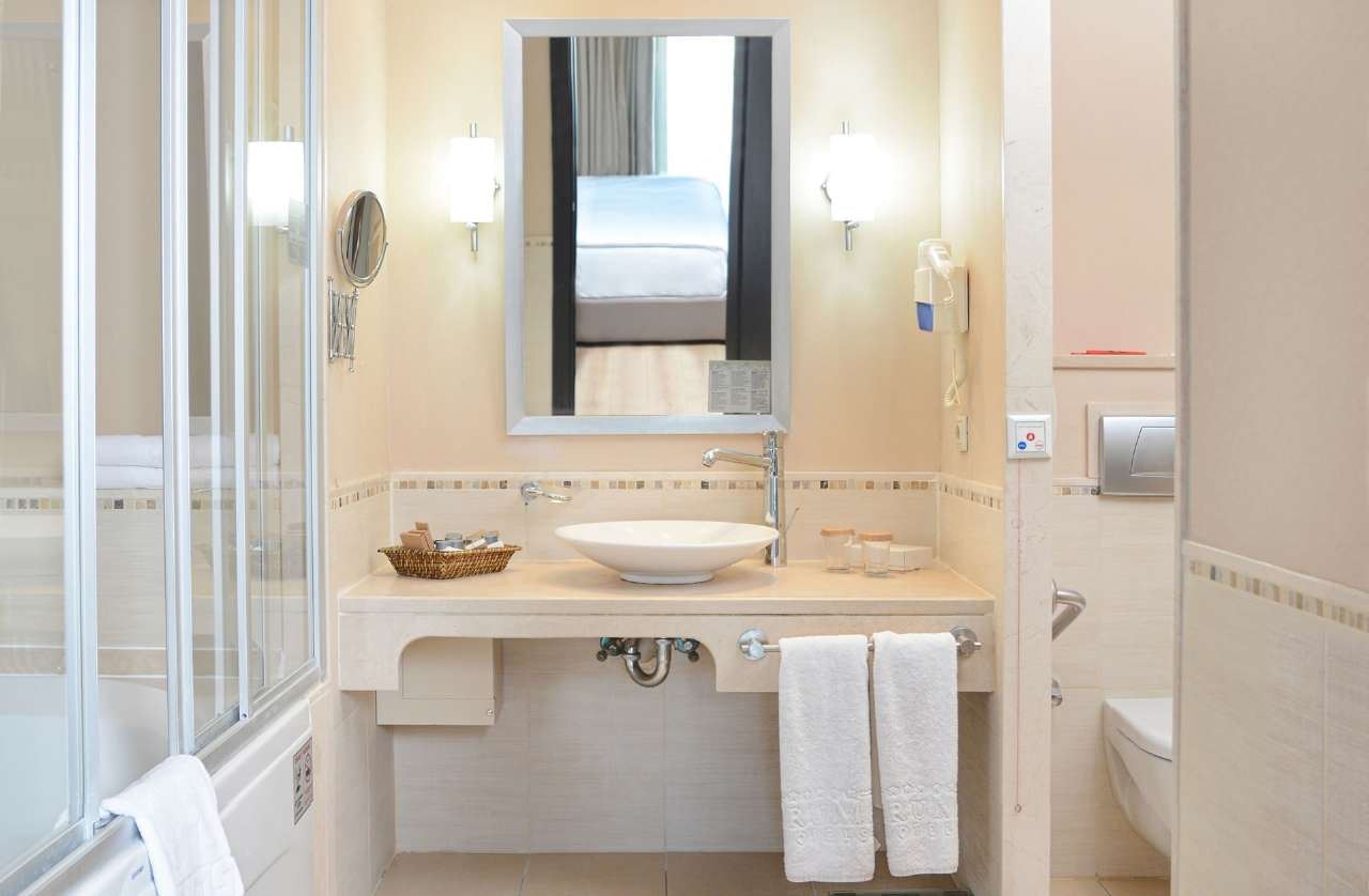 rooms-executive-land-view-room