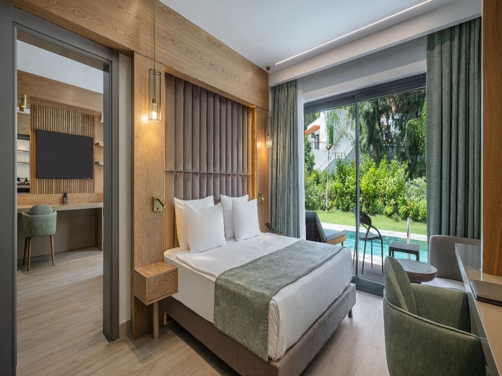 rooms-family-swim-up-room