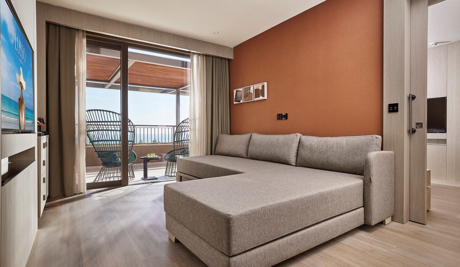 rooms-superior-family-suite-side-sea-view-room