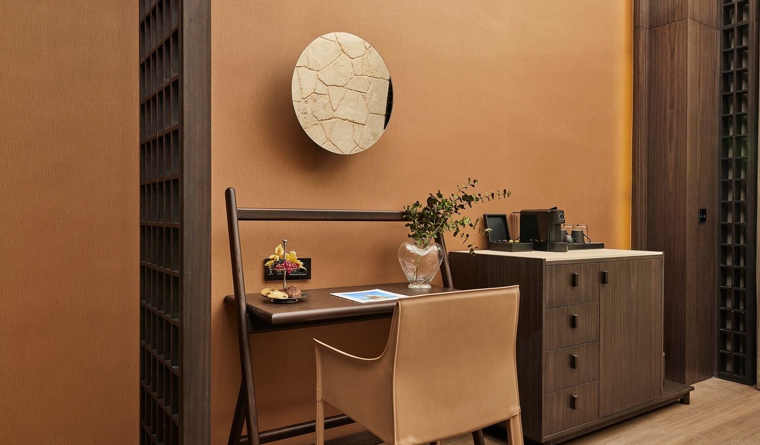 rooms-lagoon-suite-room-garden--pool-view