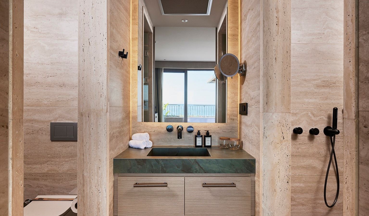 rooms-superior-family-suite-sea-view-room