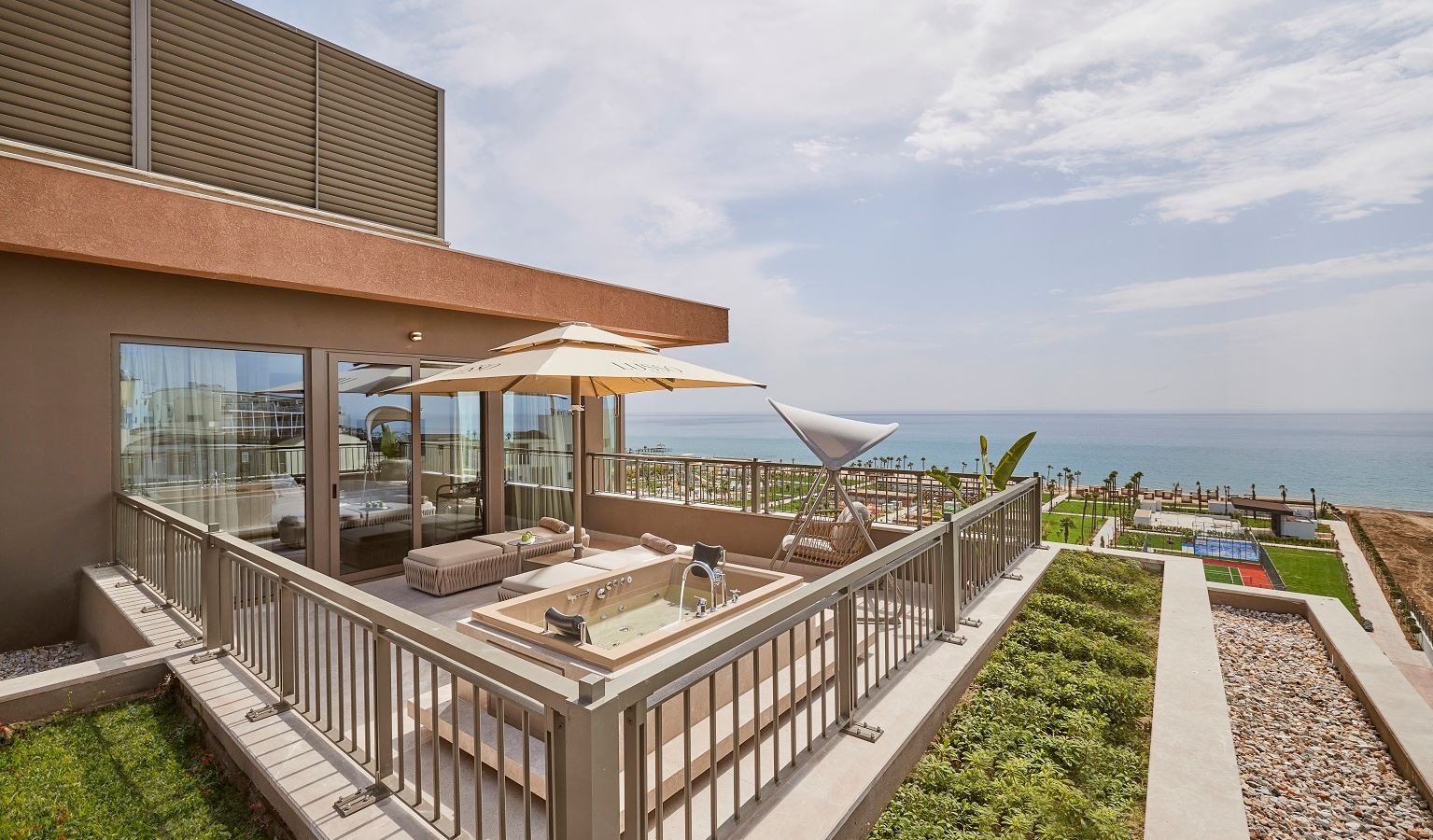 rooms-honeymoon-penthouse-room-sea-view