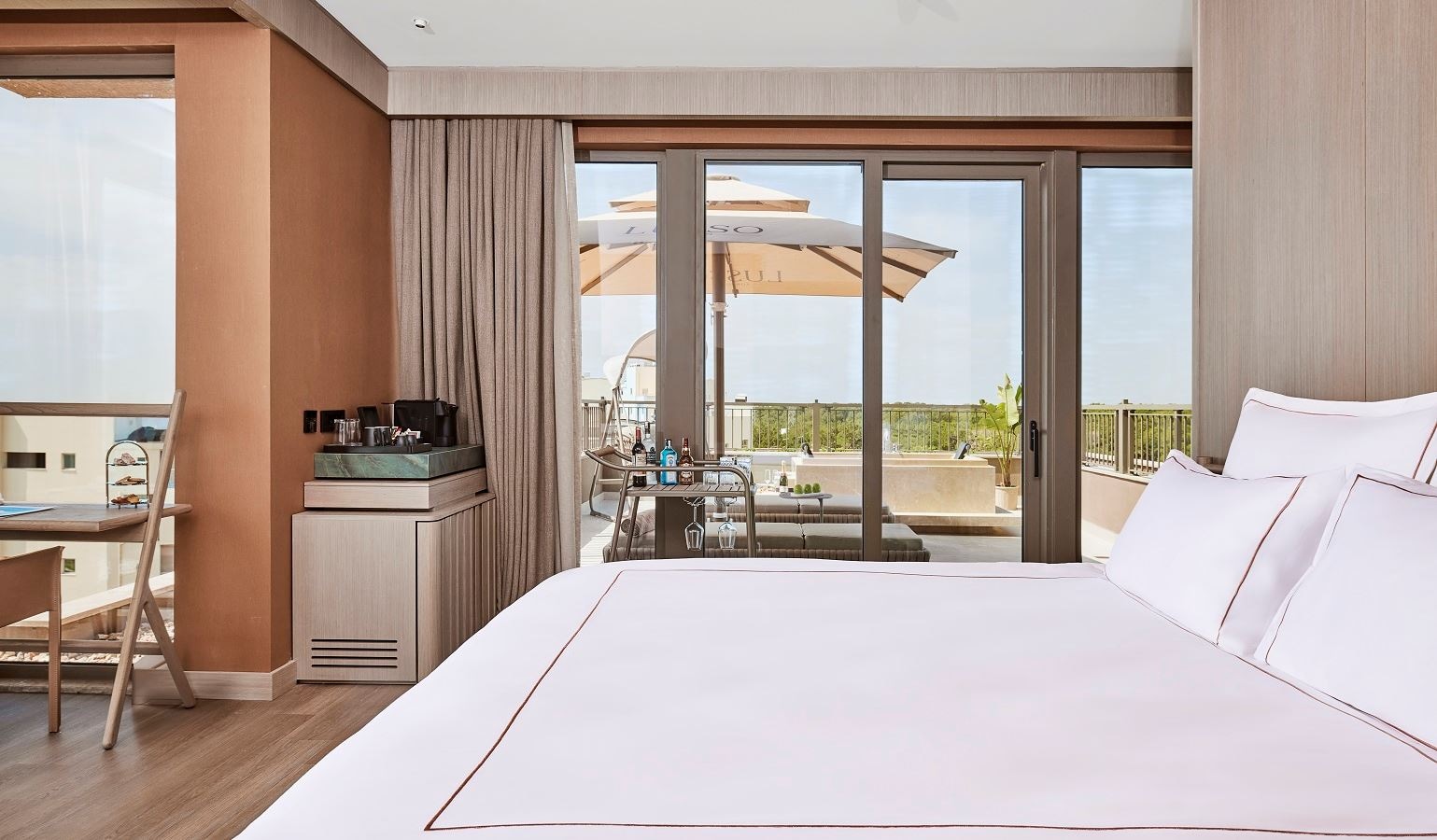 rooms-honeymoon-penthouse-room-sea-view