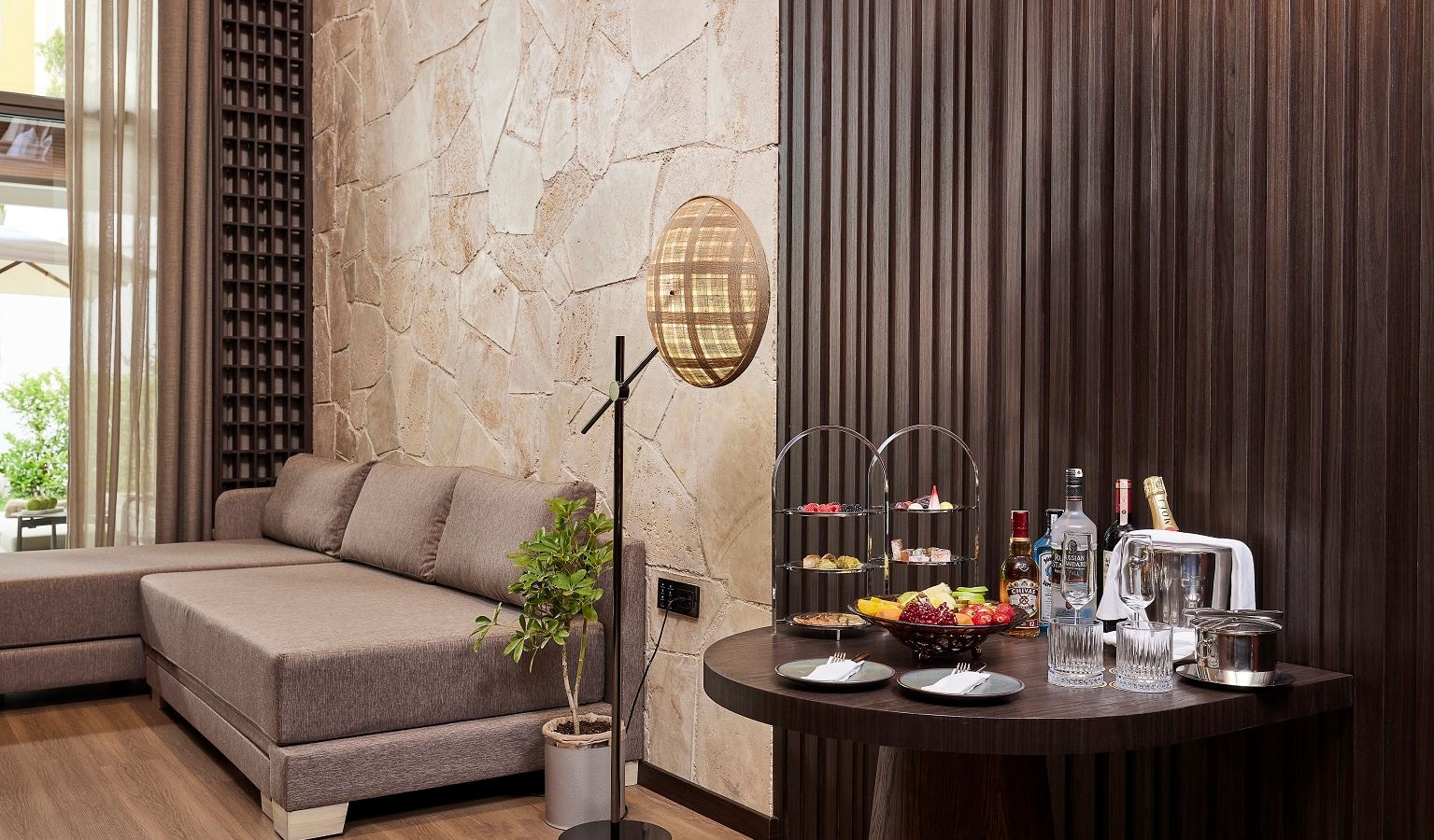 rooms-lagoon-suite-dublex-room-garden--pool-view