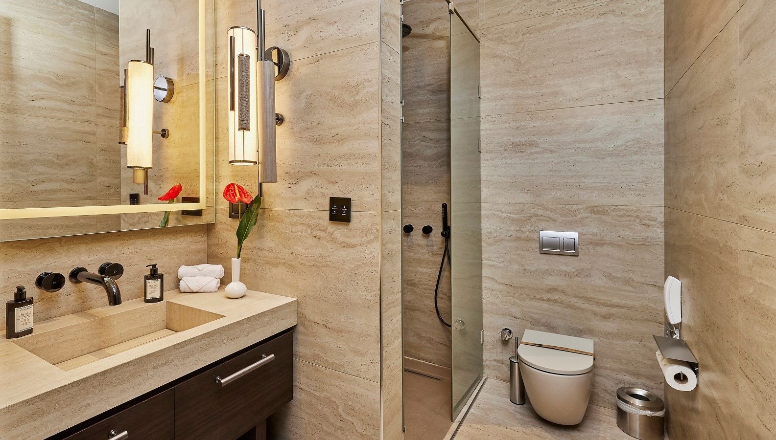 rooms-fabulouse-suite-room-garden--pool-view