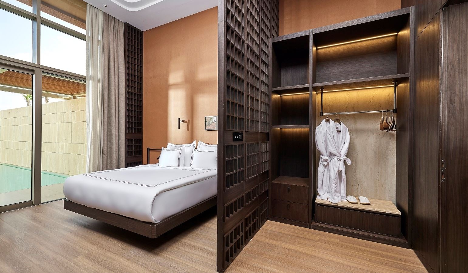 rooms-fabulouse-suite-room-garden--pool-view