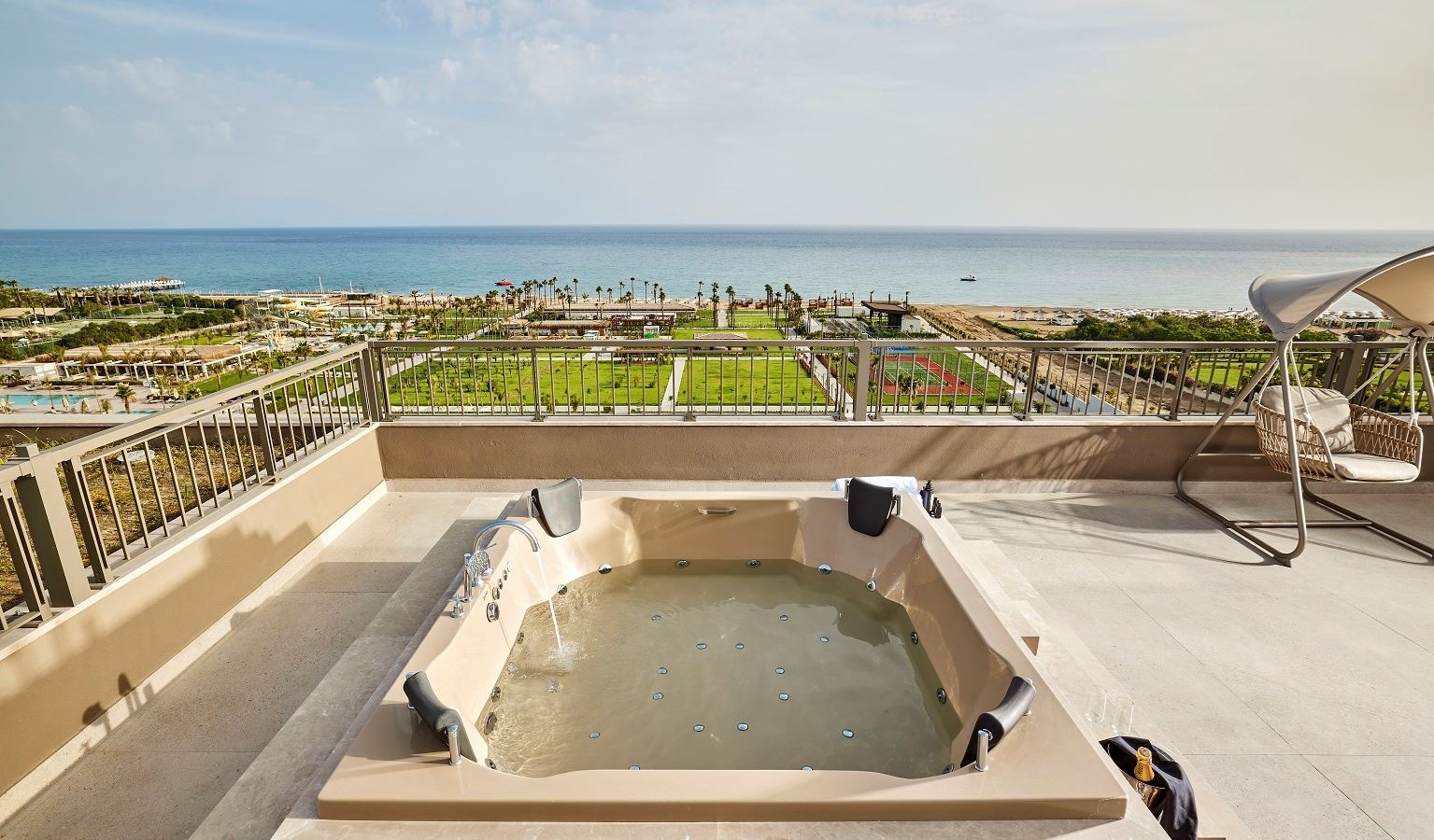 rooms-loft-penthouse-suite-room-sea-view