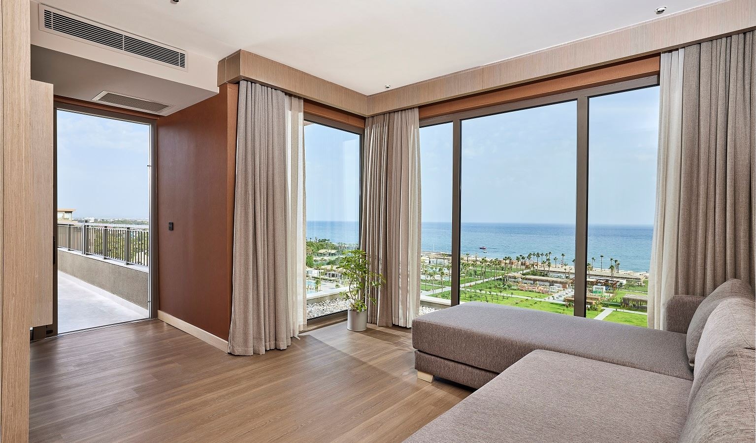 rooms-loft-penthouse-suite-room-sea-view