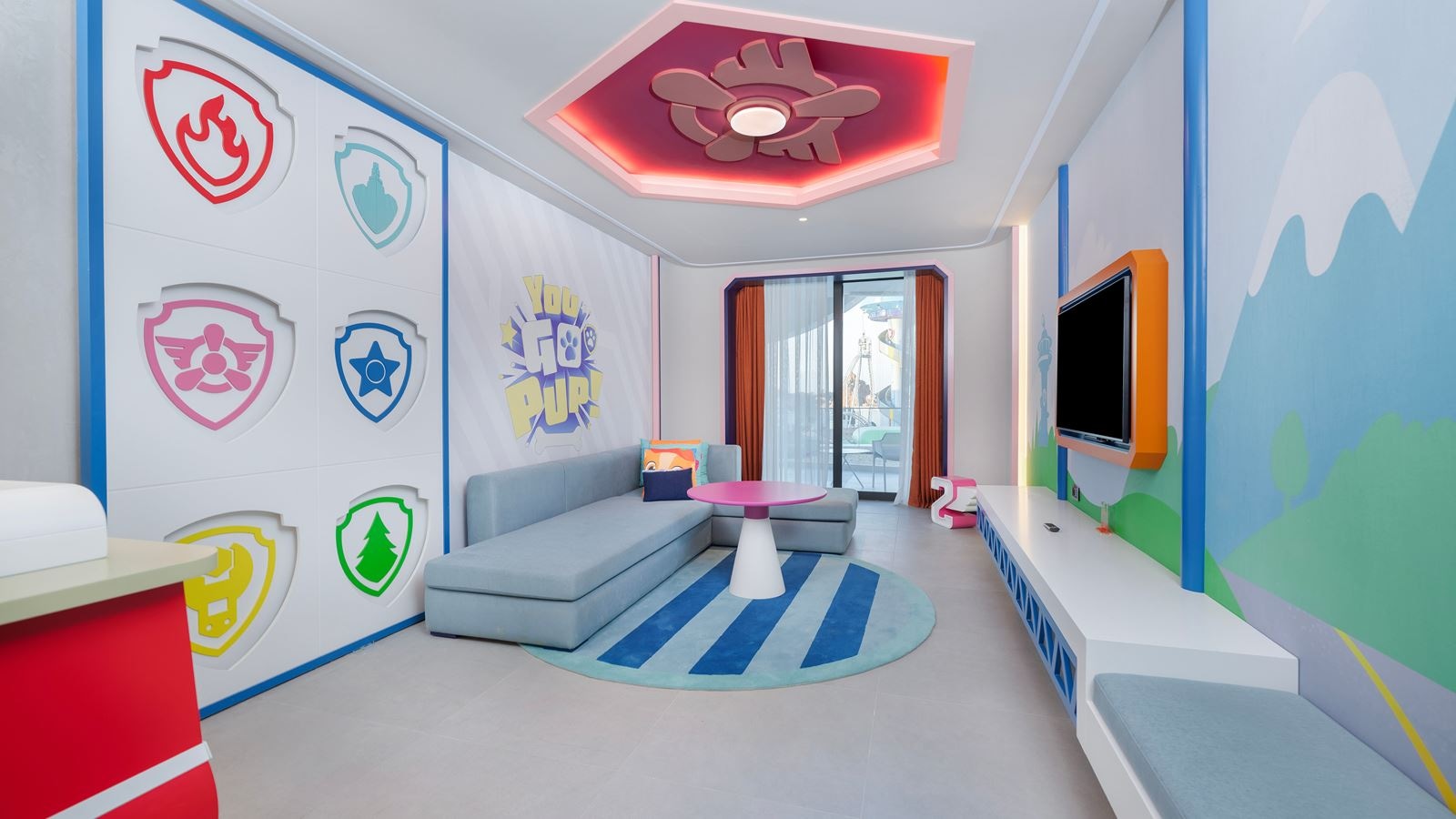 rooms-themed-deluxe-suite