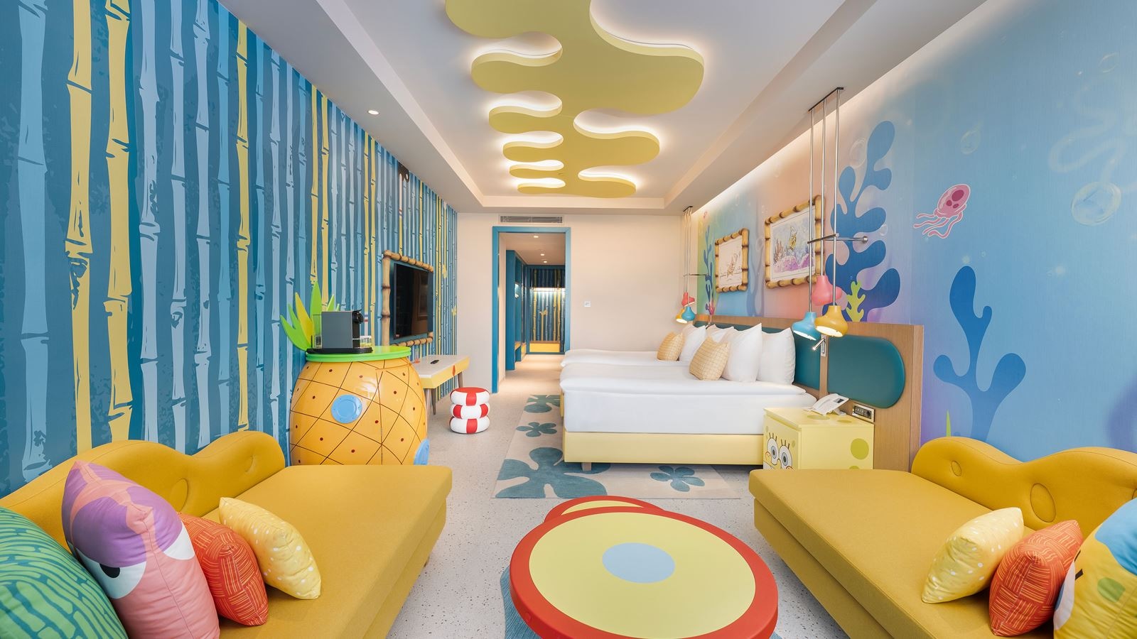 rooms-themed-deluxe-suite