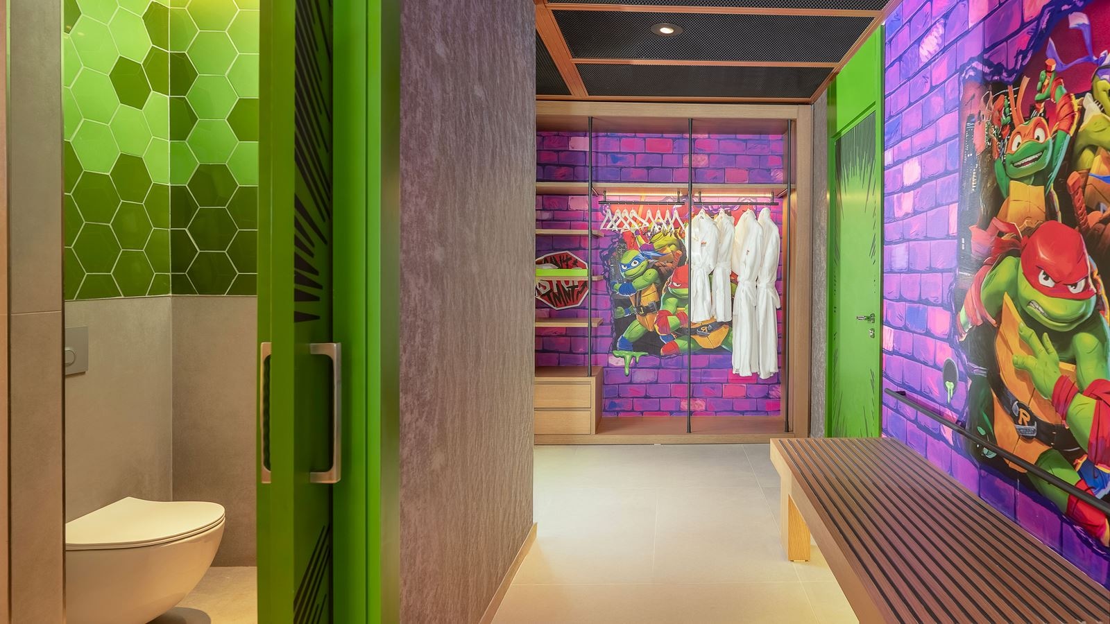 rooms-themed-deluxe-suite