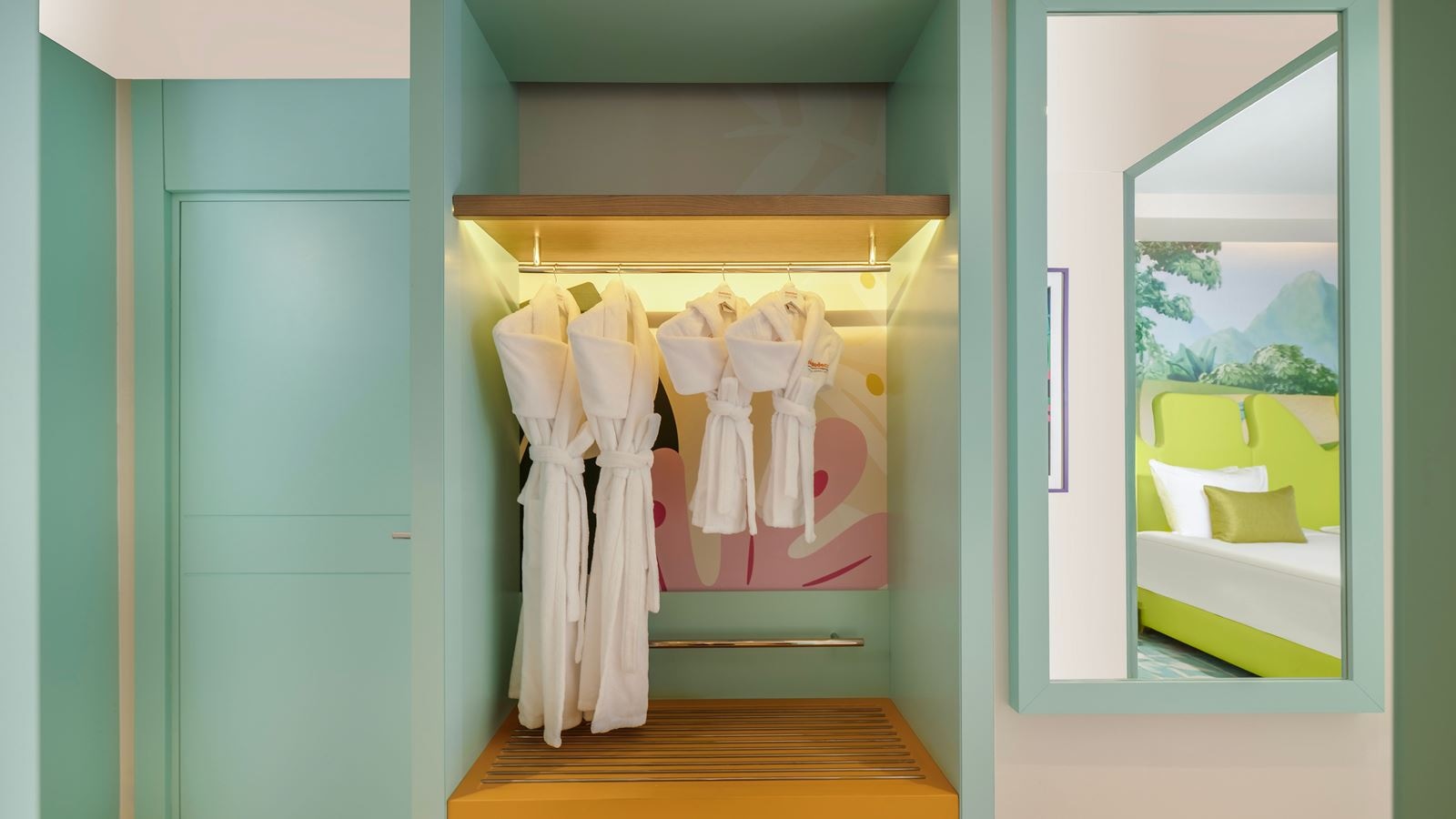 rooms-themed-deluxe-room-connection