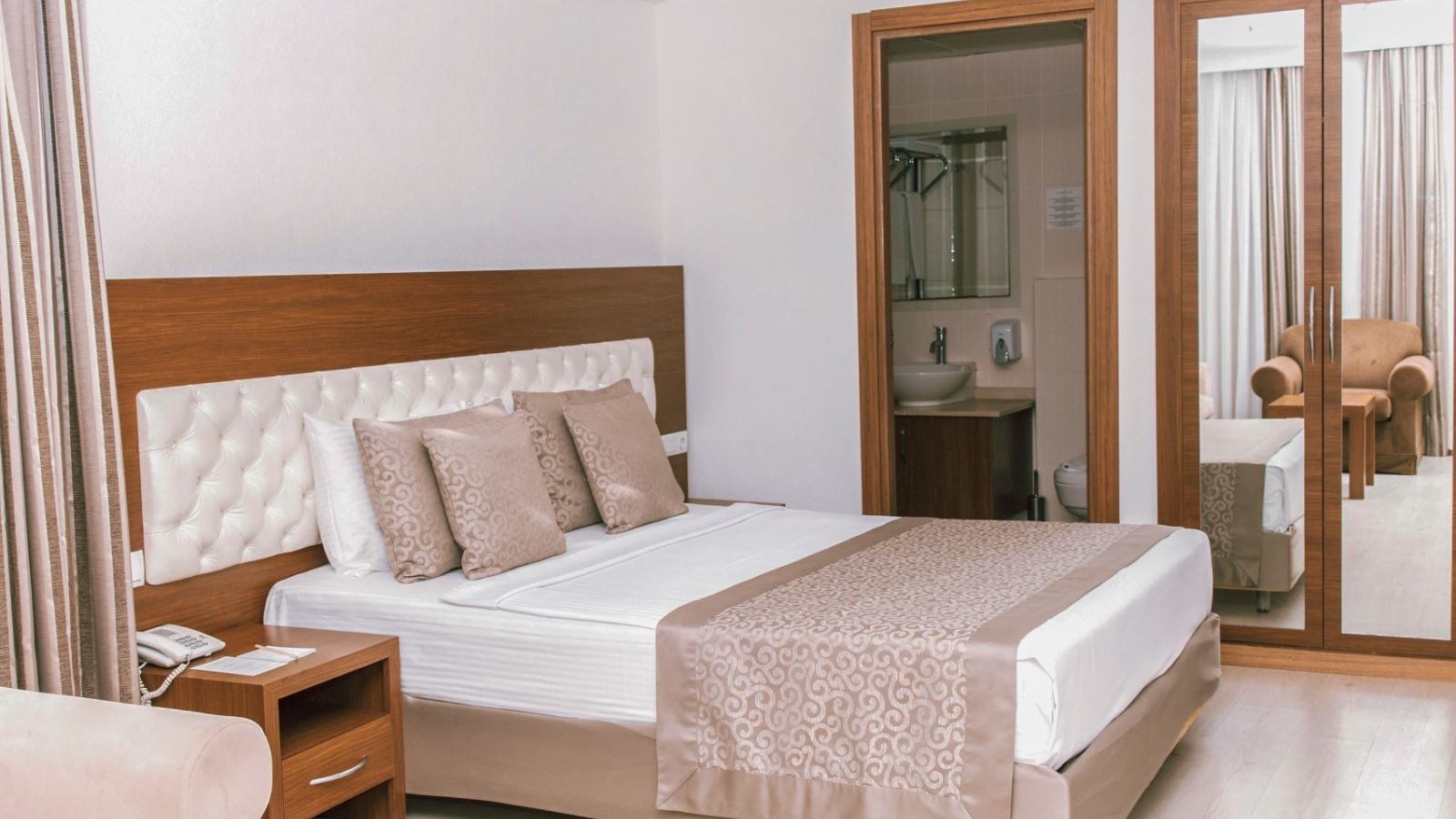 rooms-standard-room-land-view