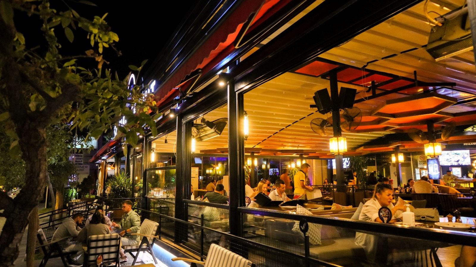 restaurants-social-point-cafe