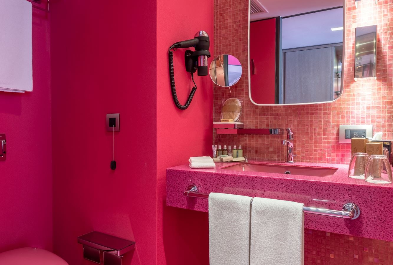 rooms-modern-standard-room