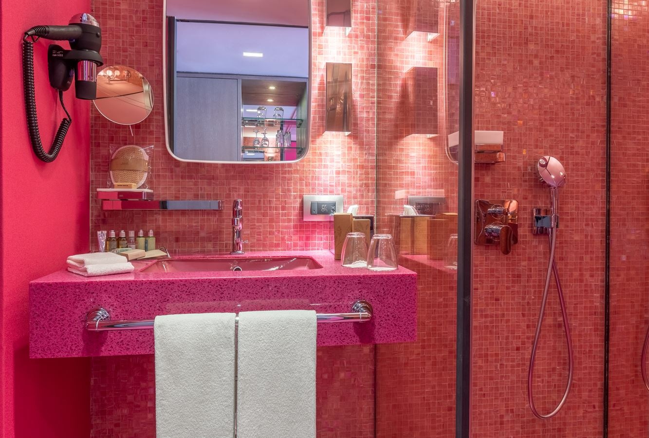 rooms-modern-standard-room