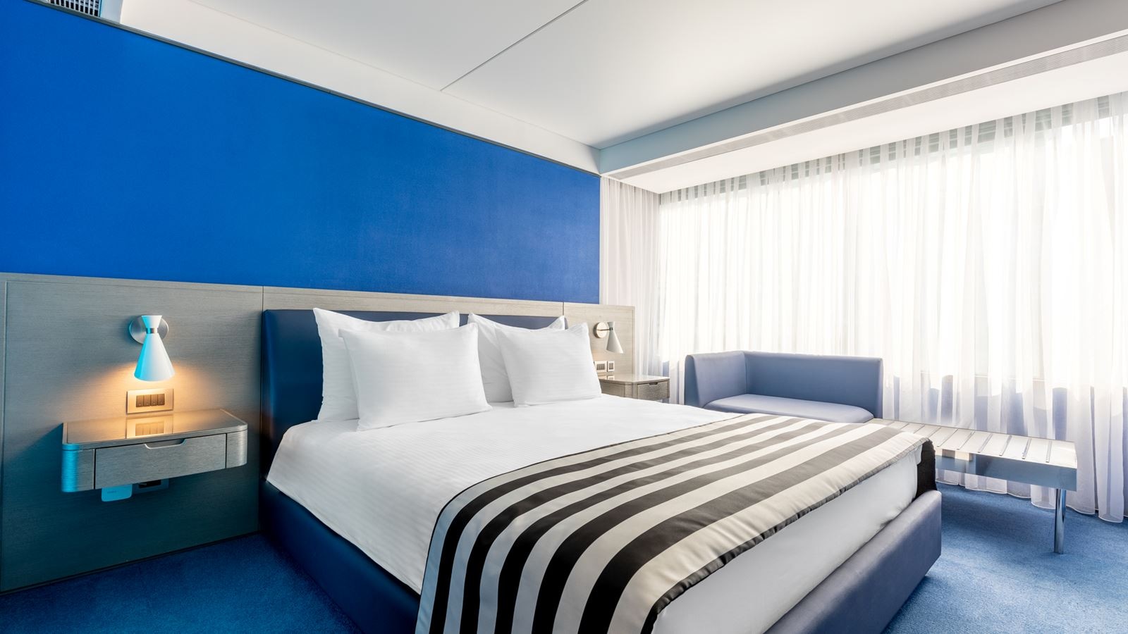 rooms-modern-standard-room