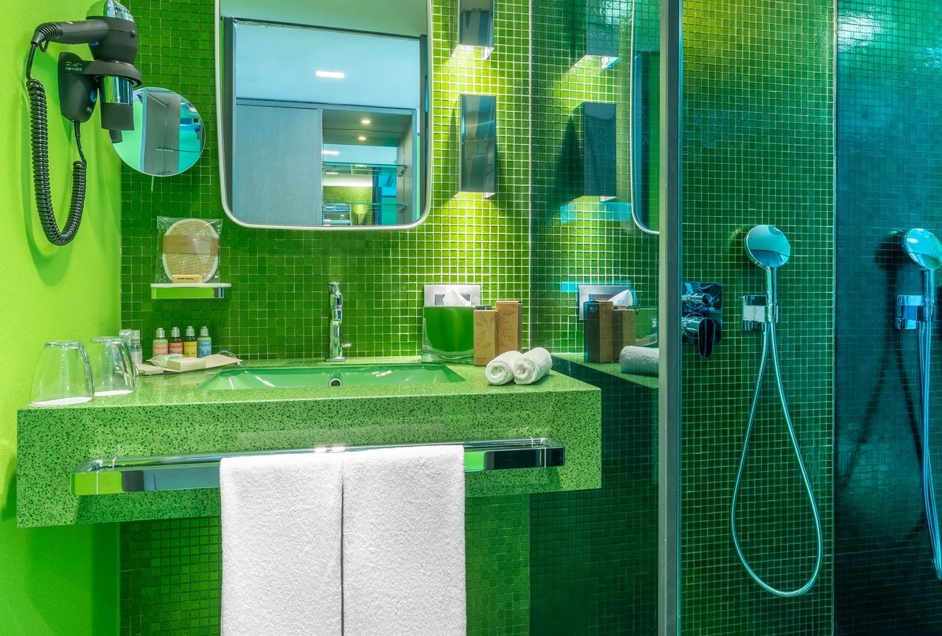 rooms-modern-standard-room