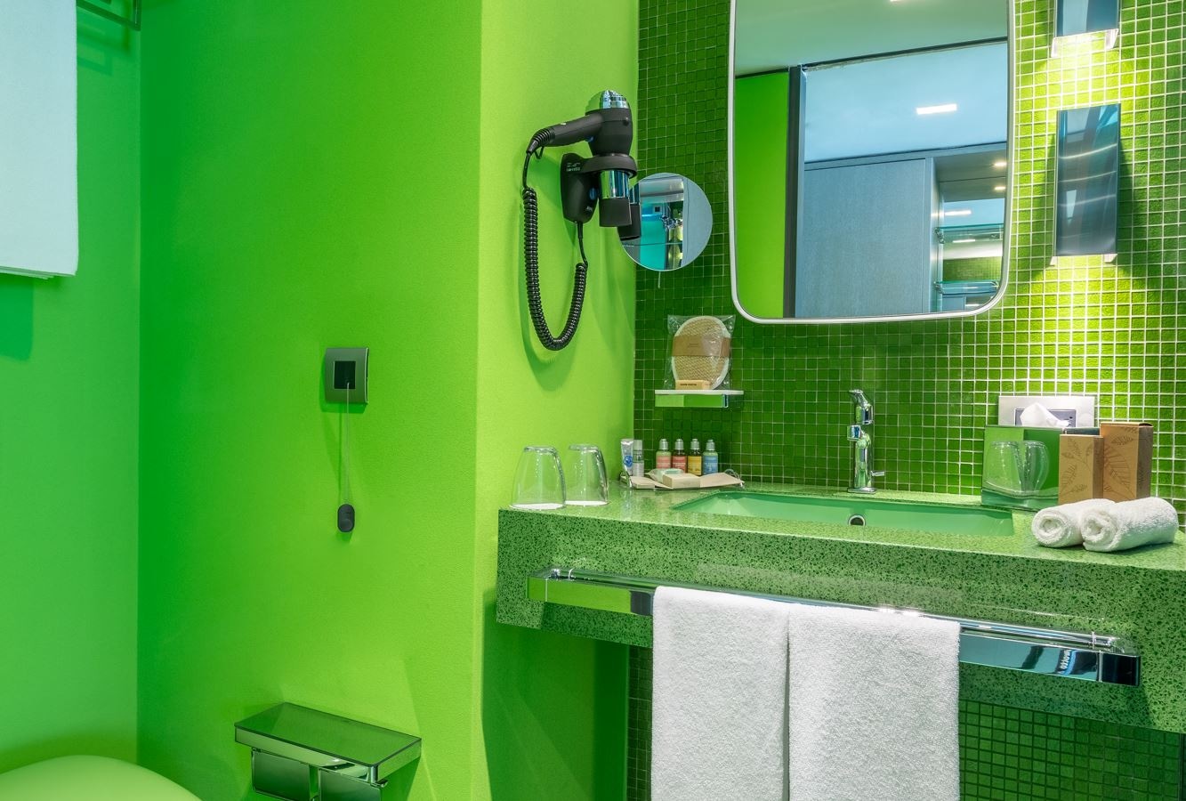 rooms-modern-standard-room