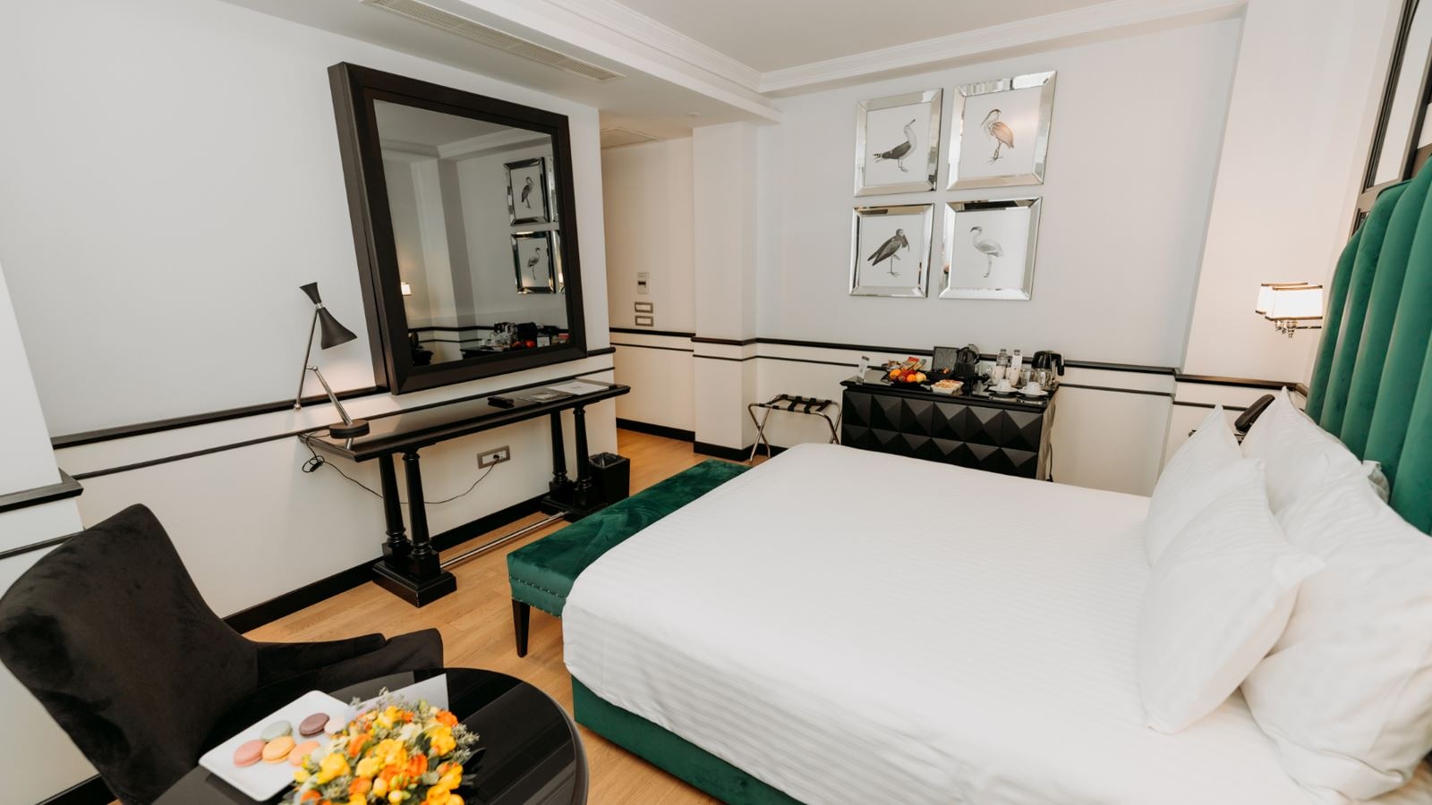 rooms-antique-standard-room