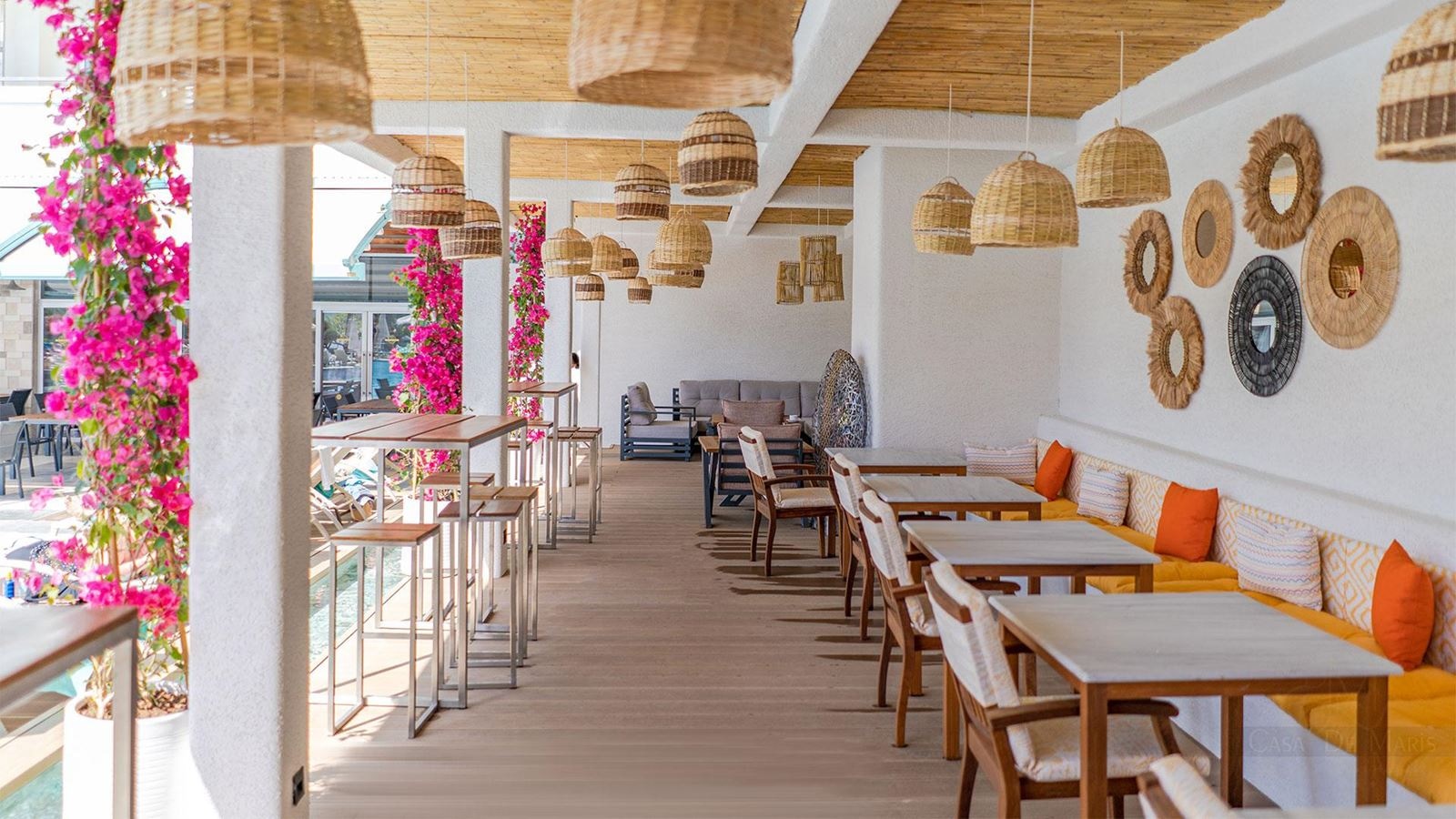 restaurants-pool-bar