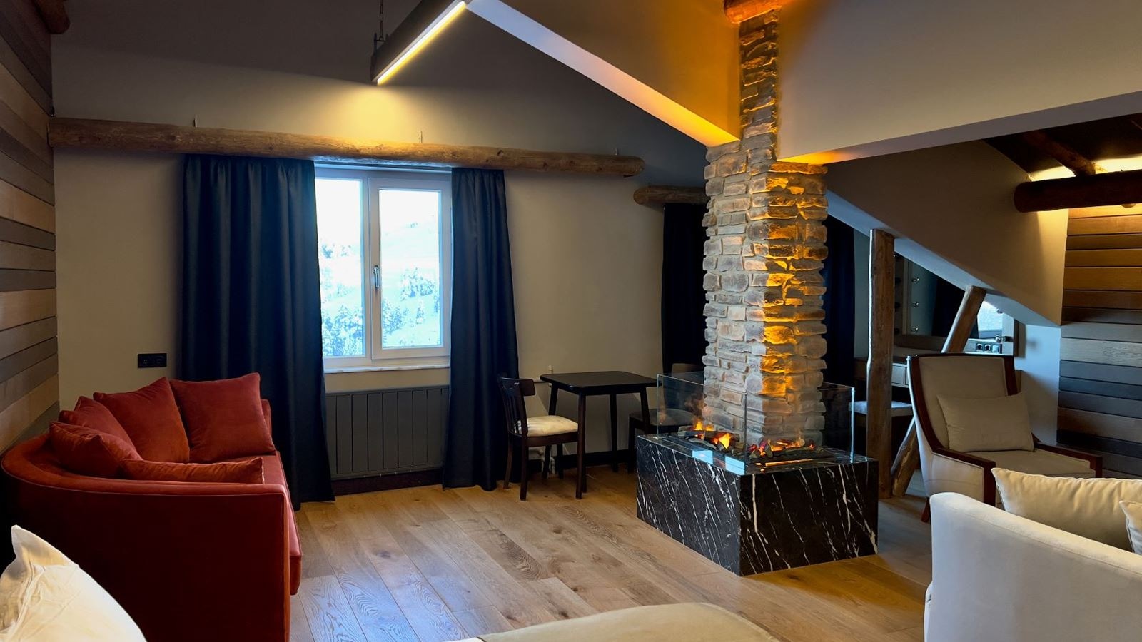 rooms-deluxe-suit-somineli